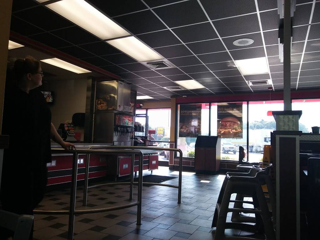 Hardees | restaurant | 933 Fairystone Park Hwy, Stanleytown, VA 24168, USA | 2766291122 OR +1 276-629-1122