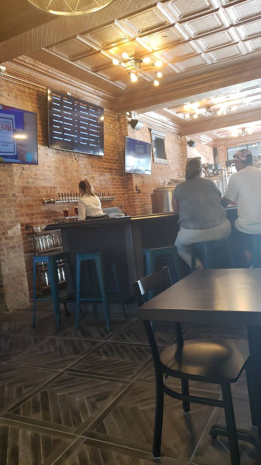 Crave & Copper | restaurant | 117 E Lake Ave, Auburndale, FL 33823, USA | 8636624552 OR +1 863-662-4552