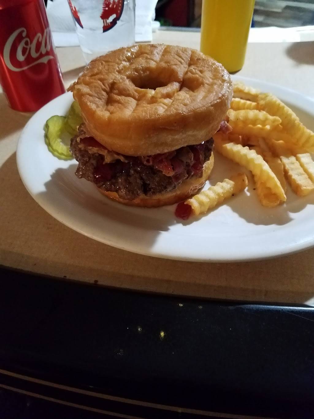 Whistle Inn | restaurant | W5595 Depot St, Nichols, WI 54152, USA | 9205252005 OR +1 920-525-2005