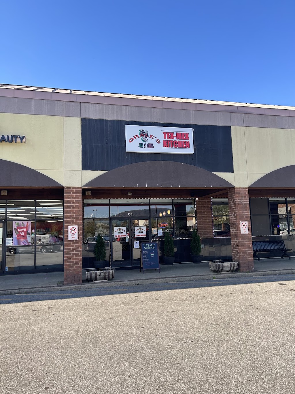 Orales Bar And Grill | restaurant | 800 Fairview Rd C5, Asheville, NC 28803, USA | 8285523047 OR +1 828-552-3047