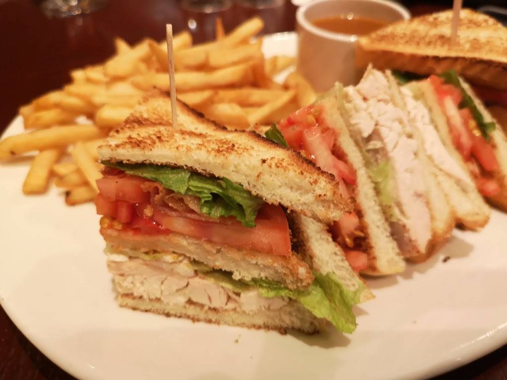 Rôtisserie St-Hubert | restaurant | 270 Rue de Martigny O, Saint-Jérôme, QC J7Y 2G5, Canada | 4504325311 OR +1 450-432-5311