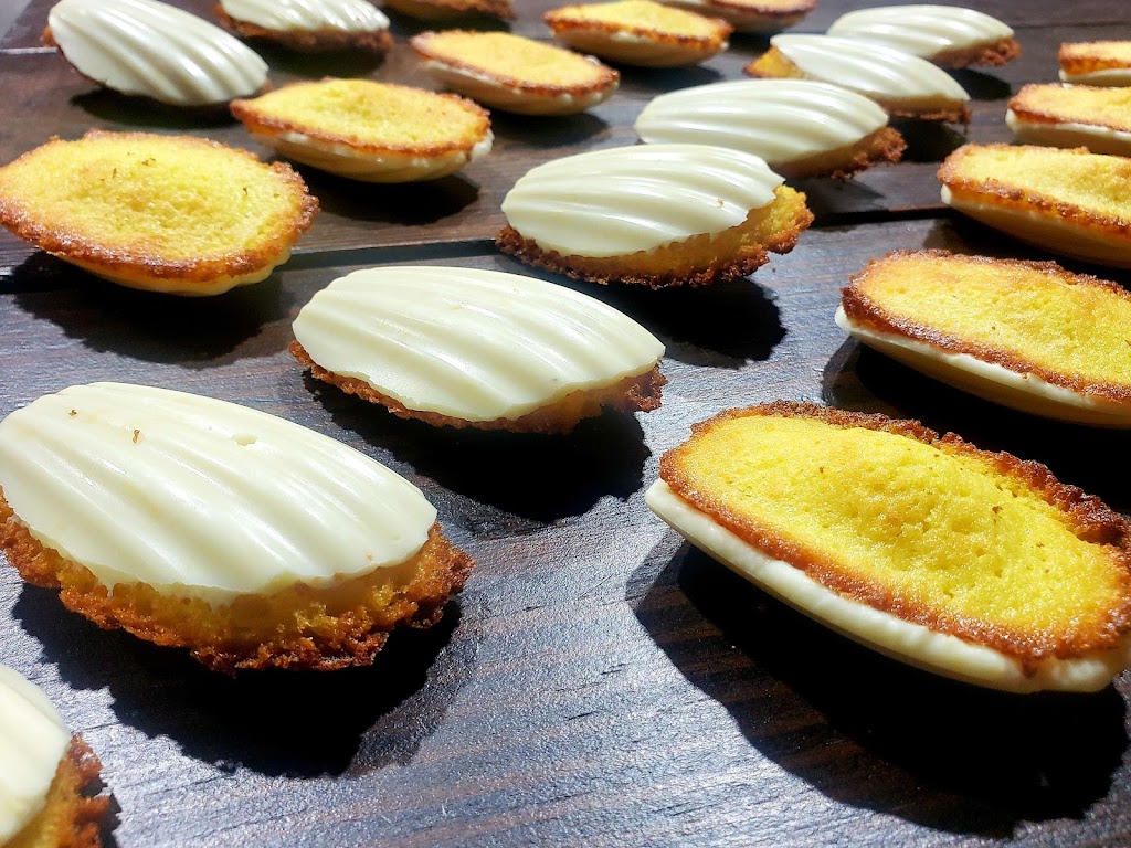 Moonside Macaron | bakery | 102 W Main St, Eagle Lake, TX 77434, USA | 9792344080 OR +1 979-234-4080