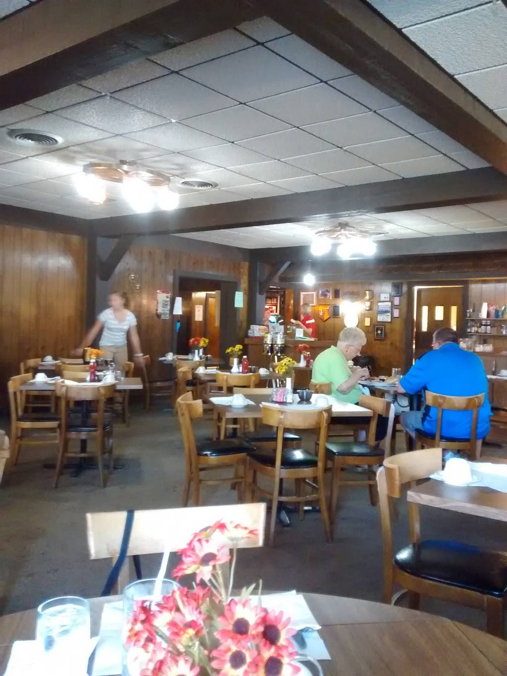 Klemmes Wagon Wheel | restaurant | 120 S Wisconsin Dr, Howards Grove, WI 53083, USA | 9205652325 OR +1 920-565-2325