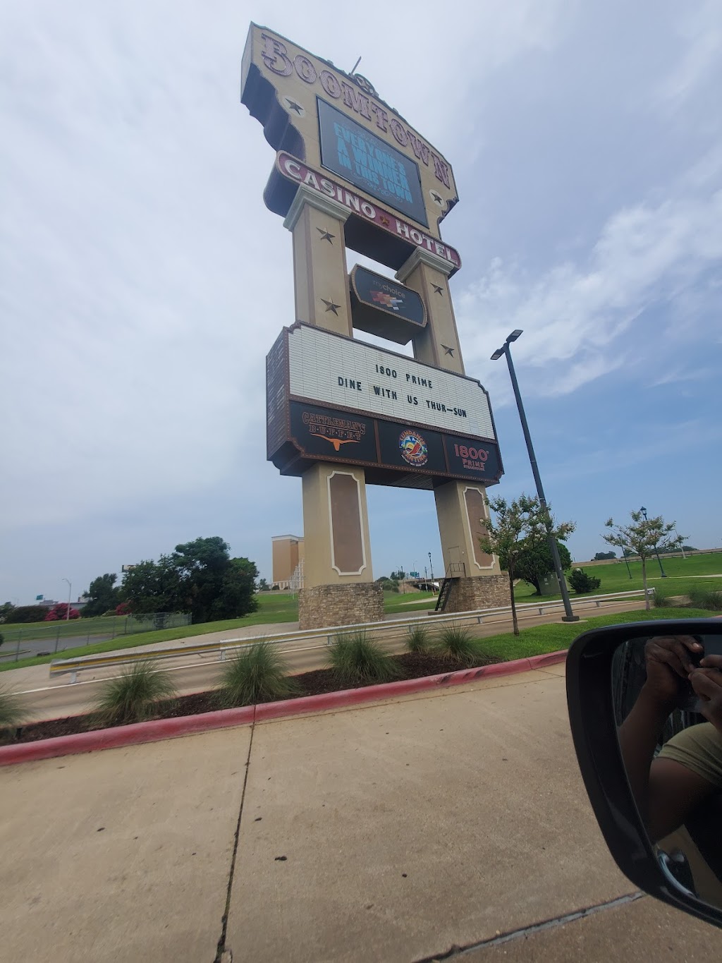 Jurlines Soul Food Cafe | restaurant | 2117 26th Ave, Tuscaloosa, AL 35401, USA | 2052487640 OR +1 205-248-7640