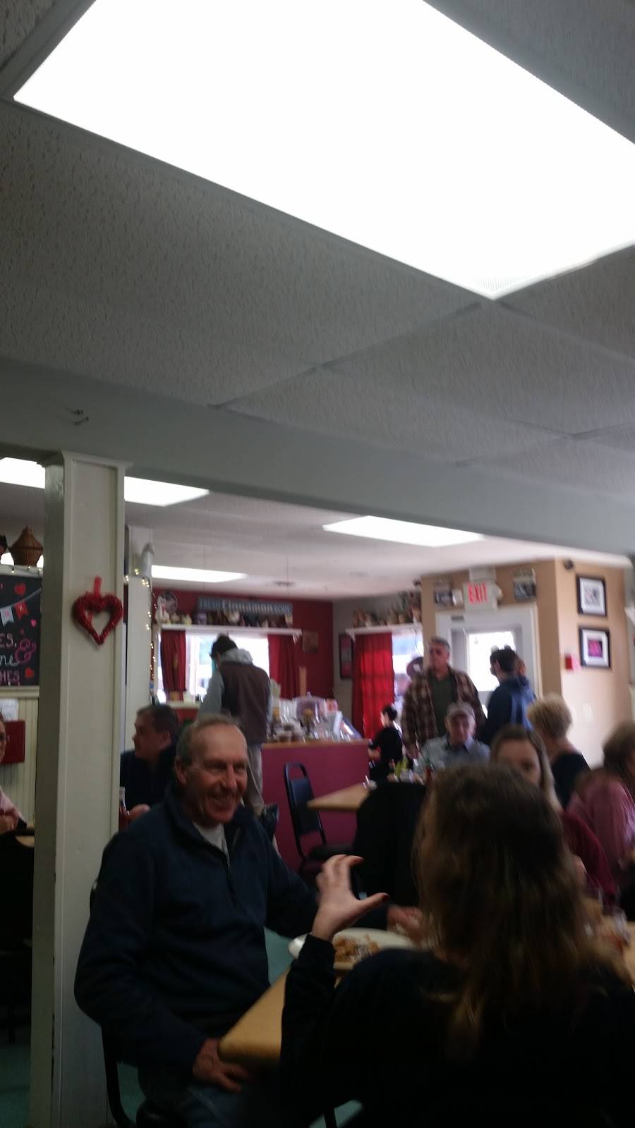 Jenis Main Street Grill | restaurant | 54195 NY-25, Southold, NY 11971, USA | 6317659610 OR +1 631-765-9610