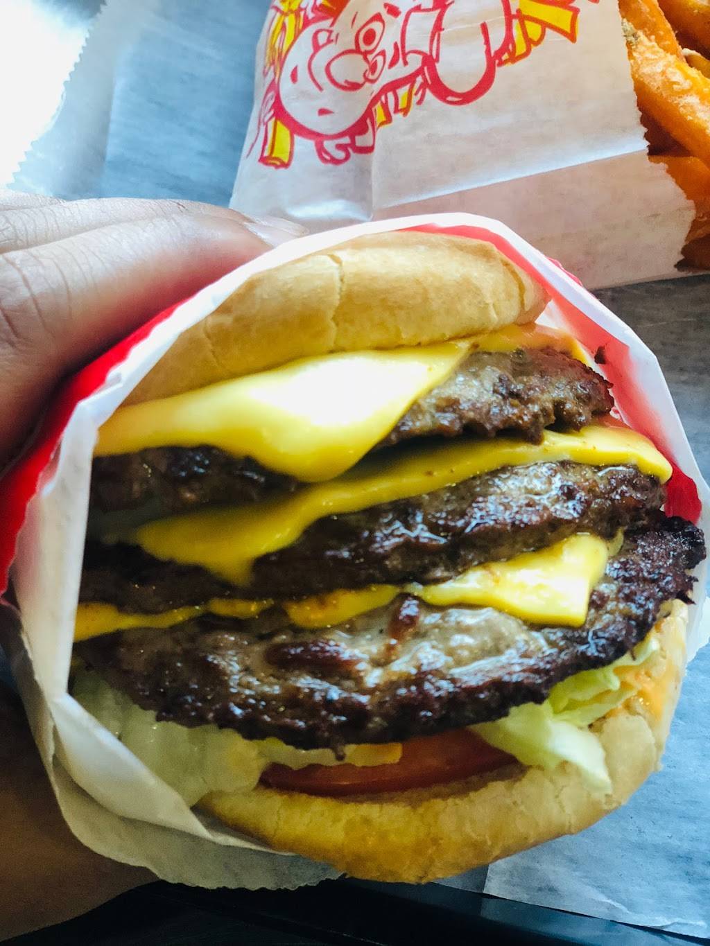 PETEYS BURGER | restaurant | 46-46 Vernon Blvd, Long Island City, NY 11101, USA | 7189374040 OR +1 718-937-4040