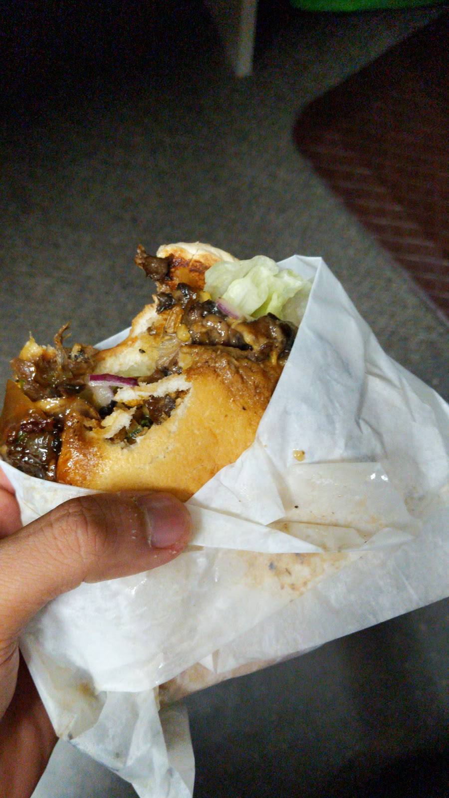 Fresh Burger Airport | restaurant | 6575 Airport Rd, Mississauga, ON L4V 1E5, Canada | 9056785099 OR +1 905-678-5099