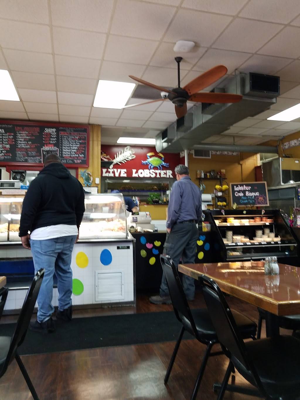 Ubertis Fish Market | restaurant | 88 Ferry Blvd, Stratford, CT 06615, USA | 2033771429 OR +1 203-377-1429