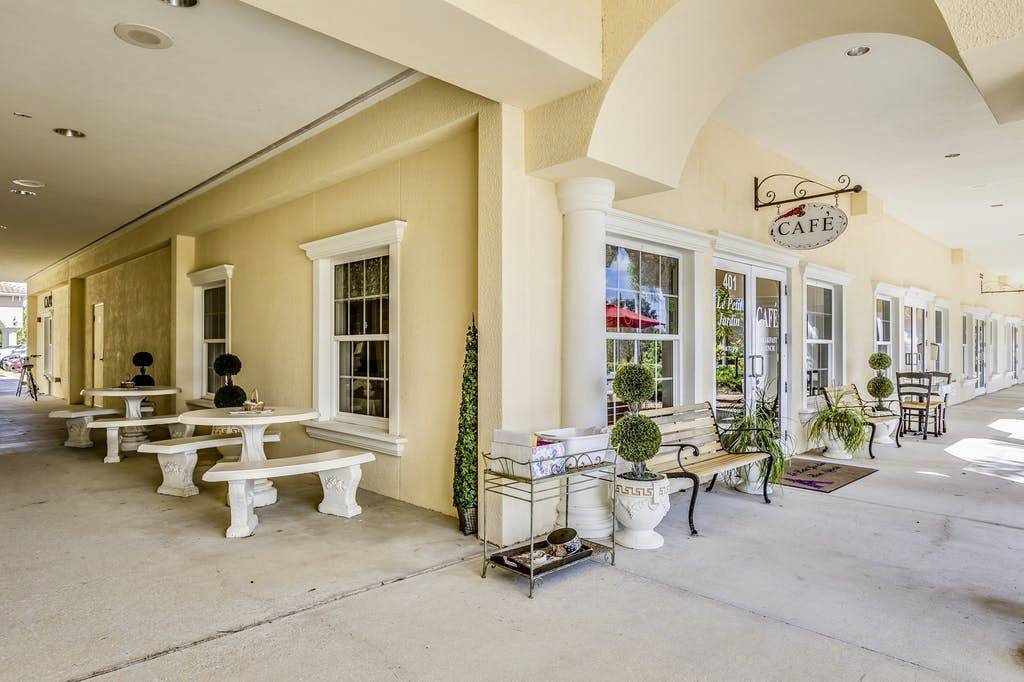 Le Petit Jardin Cafe | restaurant | 1500 E Venice Ave #401, Venice, FL 34292, USA | 9412443231 OR +1 941-244-3231