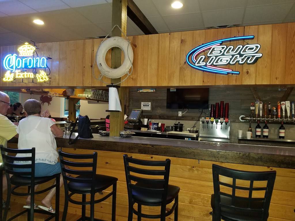 Victorios Oyster Bar and Grille | restaurant | 1701 US-1, Titusville, FL 32796, USA | 3212671950 OR +1 321-267-1950