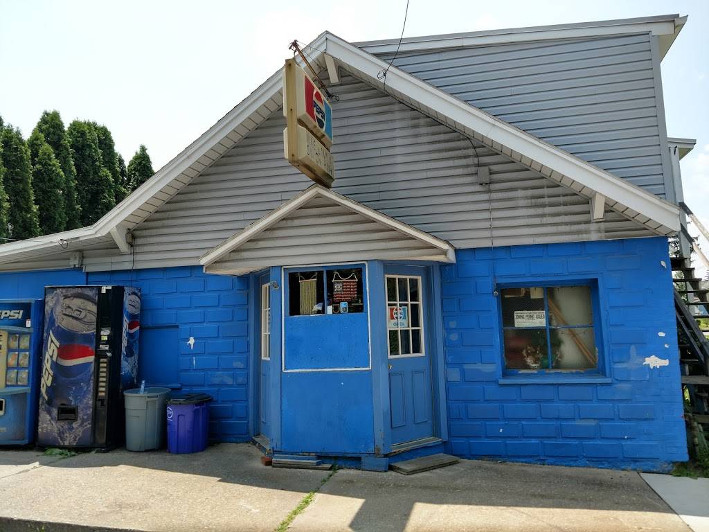 Blue & White Snack Bar | meal takeaway | 905 Union St, Hollidaysburg, PA 16648, USA | 8146959031 OR +1 814-695-9031