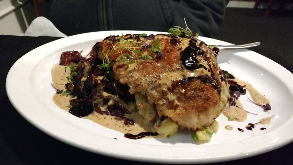 Breakwater | restaurant | 6308 Metropolitan Ln, Monona, WI 53713, USA | 6084165388 OR +1 608-416-5388