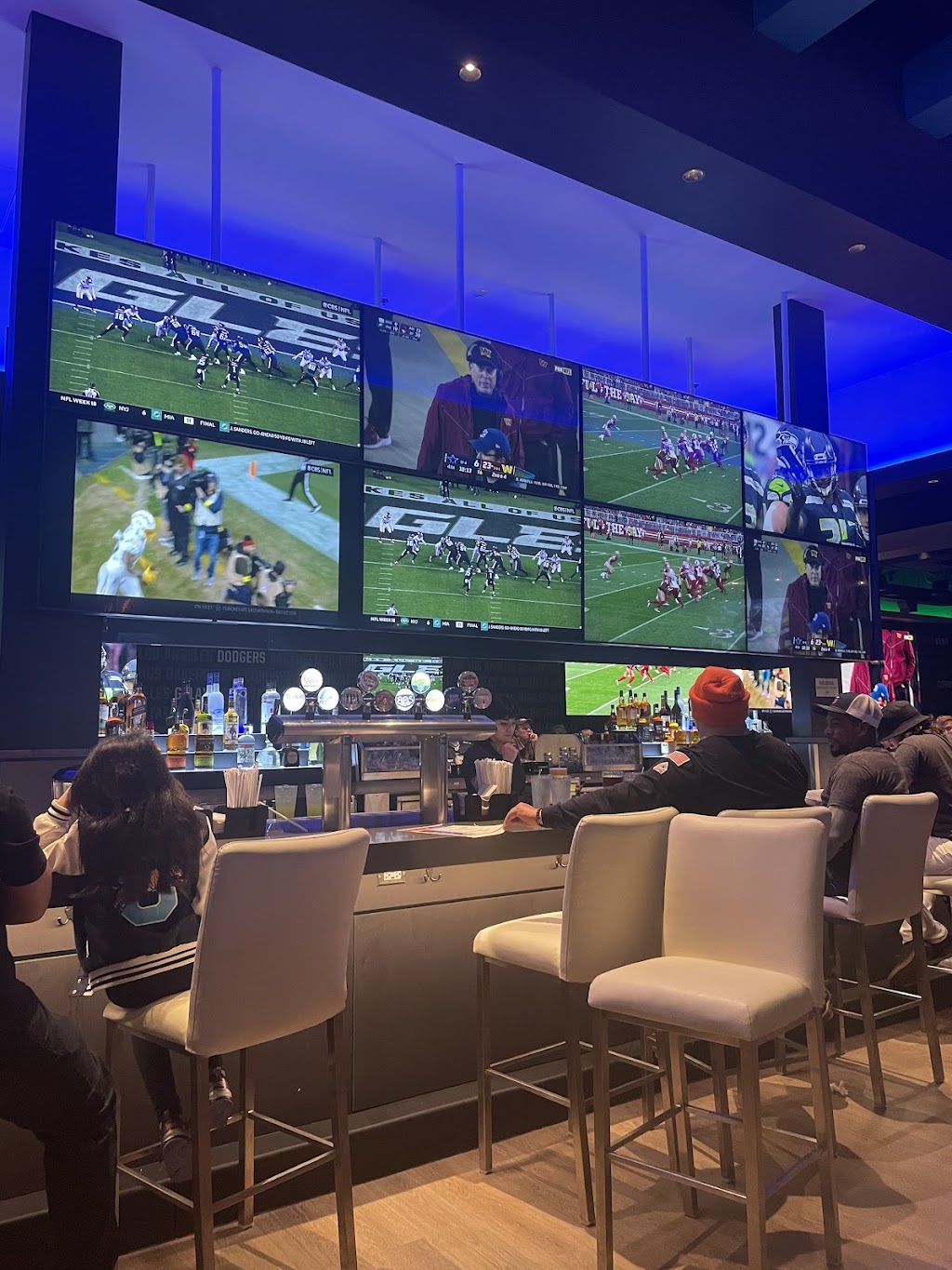 Dave & Busters Bakersfield | restaurant | 1914 Wible Rd, Bakersfield, CA 93304, USA | 6612829800 OR +1 661-282-9800