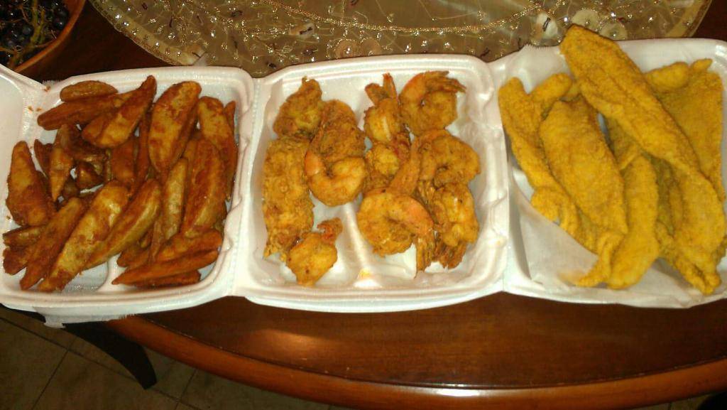 J J Fish & Chicken | restaurant | 1220 Richards St B, Joliet, IL 60433, USA | 8157269129 OR +1 815-726-9129