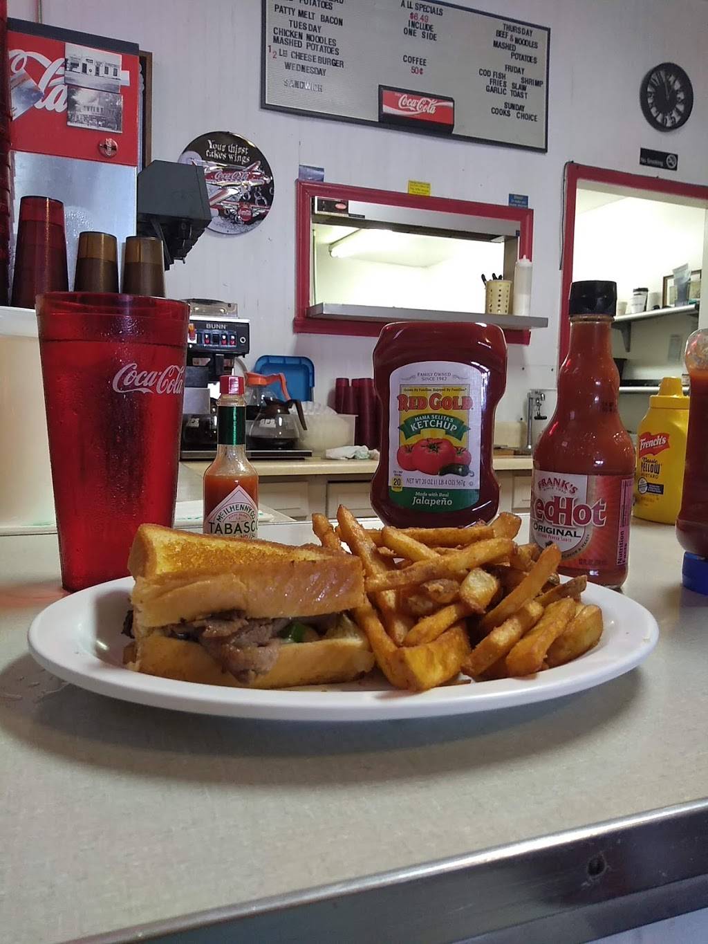Johns Diner | restaurant | 117 W Washington St, Alexandria, IN 46001, USA | 7657249188 OR +1 765-724-9188