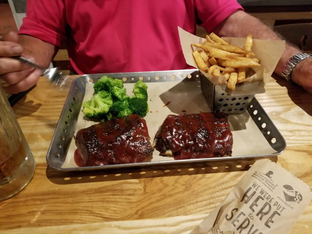 Chilis Grill & Bar | restaurant | 2431 Tarpon Bay Blvd, Naples, FL 34119, USA | 2395942006 OR +1 239-594-2006