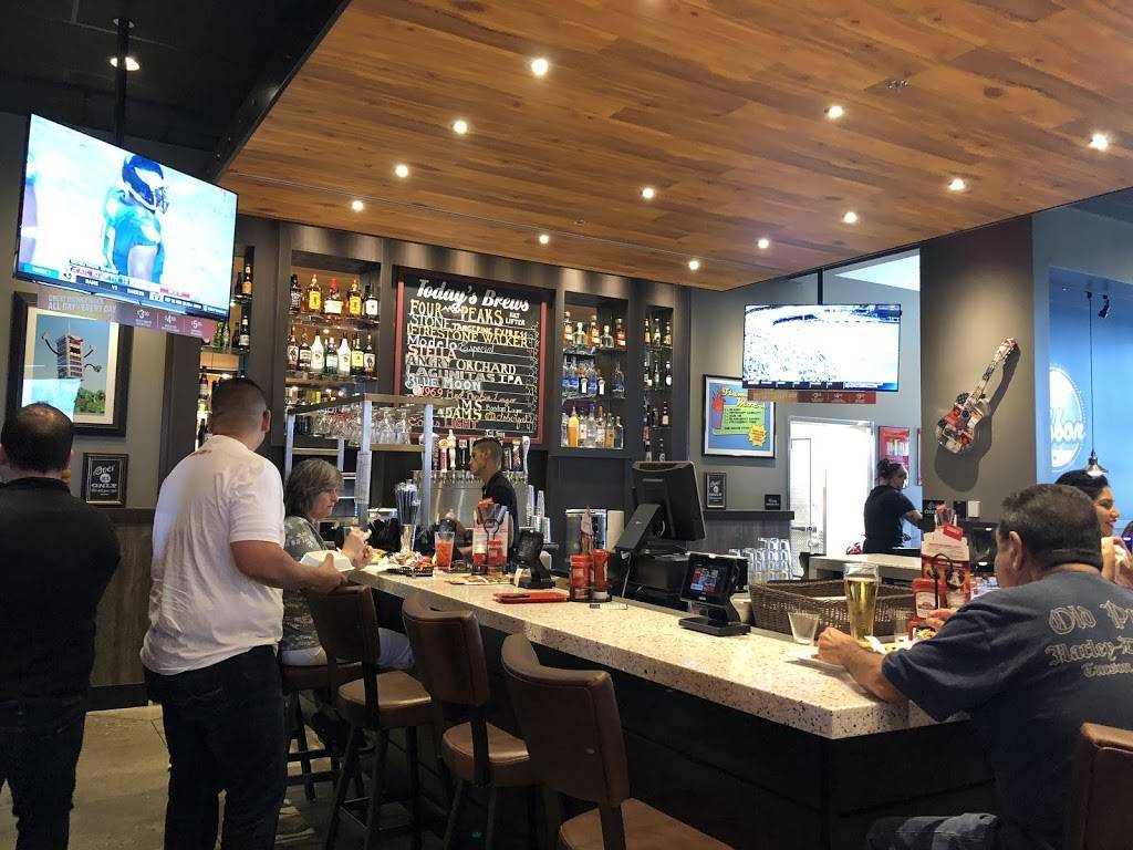 Red Robin Gourmet Burgers and Brews | restaurant | 4605 South Landing Way, Tucson, AZ 85714, USA | 5202843803 OR +1 520-284-3803