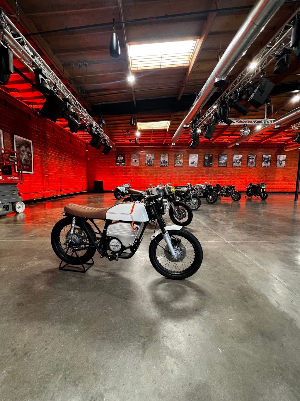 Bike Shed Moto Co | cafe | 1580 Industrial St, Los Angeles, CA 90021, USA | 2134657661 OR +1 213-465-7661