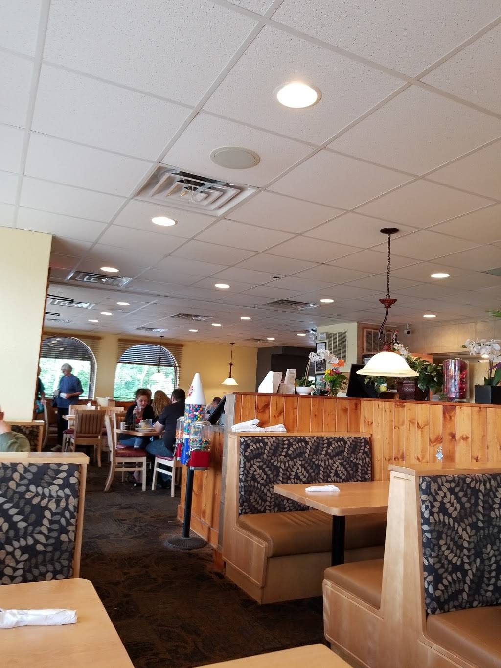 Chippewa Family Restaurant | restaurant | 1701 Kennedy Rd, Chippewa Falls, WI 54729, USA | 7157234751 OR +1 715-723-4751