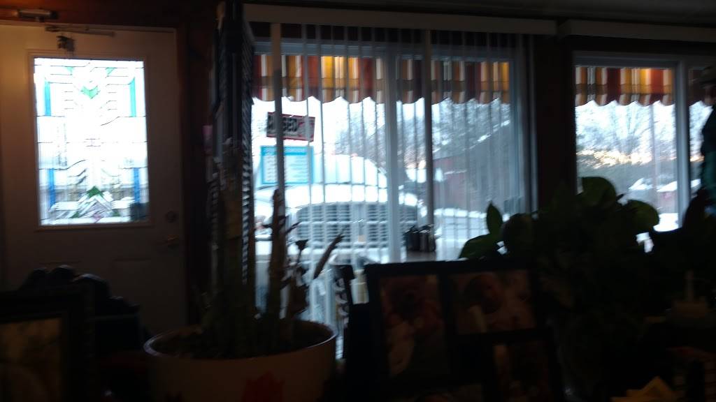 Moms Restaurant | restaurant | 36 John Ringo Rd, Ringoes, NJ 08551, USA | 9087828025 OR +1 908-782-8025