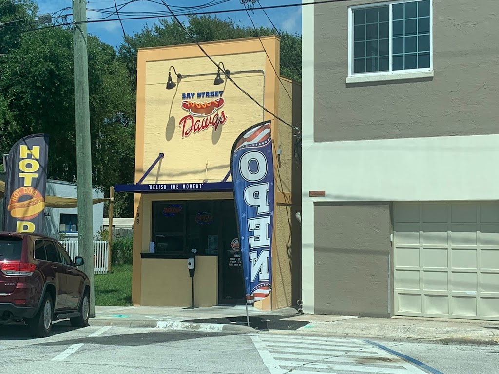 Bay Street Dawgs | restaurant | 108 Bay St, Daytona Beach, FL 32114, USA | 3864927589 OR +1 386-492-7589