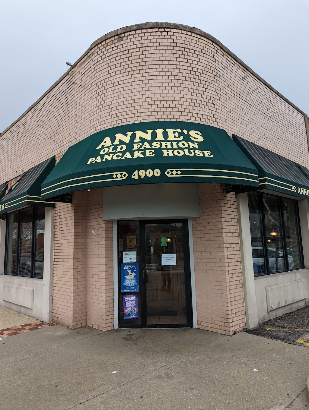Annies Pancake House | restaurant | 4900 Oakton St, Skokie, IL 60077, USA | 8476757562 OR +1 847-675-7562
