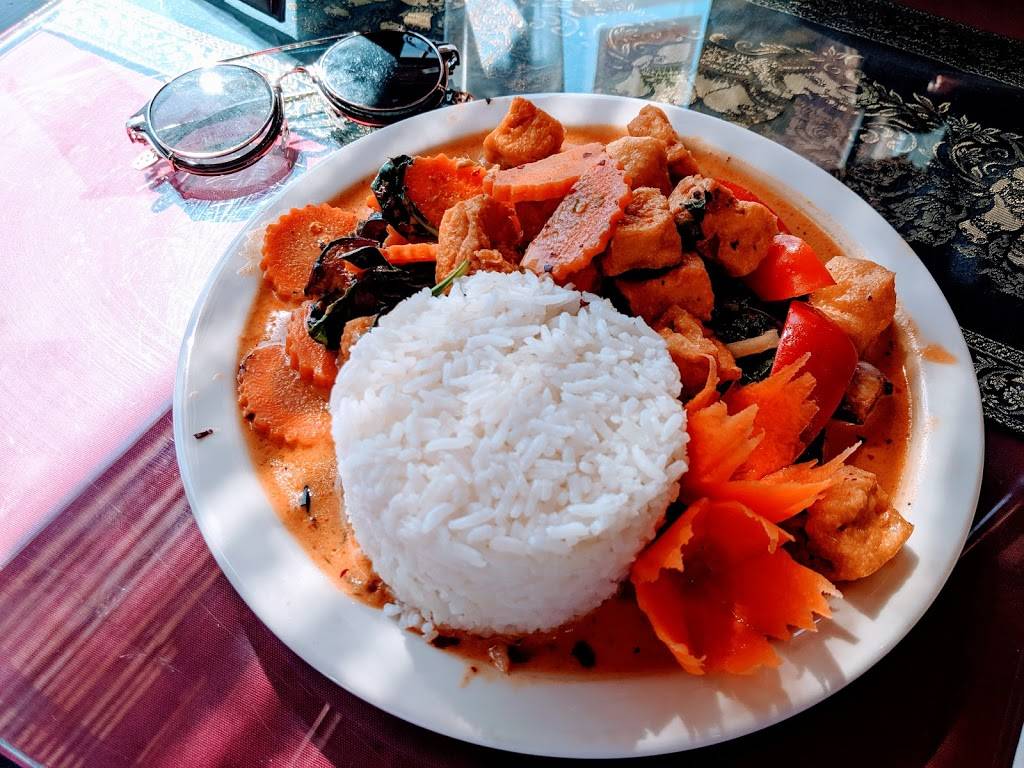 Dusit Thai Cuisine | restaurant | 158 Main St, Newport, VT 05855, USA | 8024879305 OR +1 802-487-9305