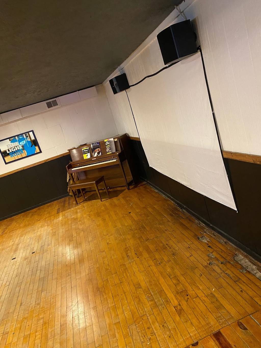 Daves Tavern and Grill | restaurant | 8520 Holton Rd, Holton, MI 49425, USA | 2318217114 OR +1 231-821-7114