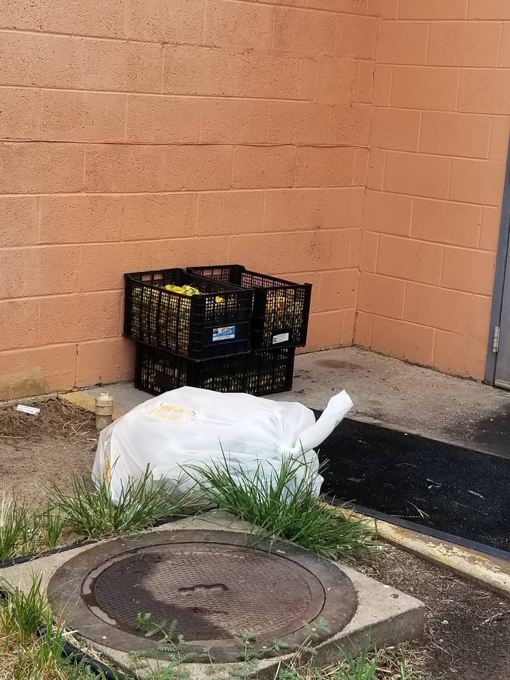 Anchor Away | restaurant | 127 S Adams St, Hutchinson, KS 67501, USA | 6206623100 OR +1 620-662-3100