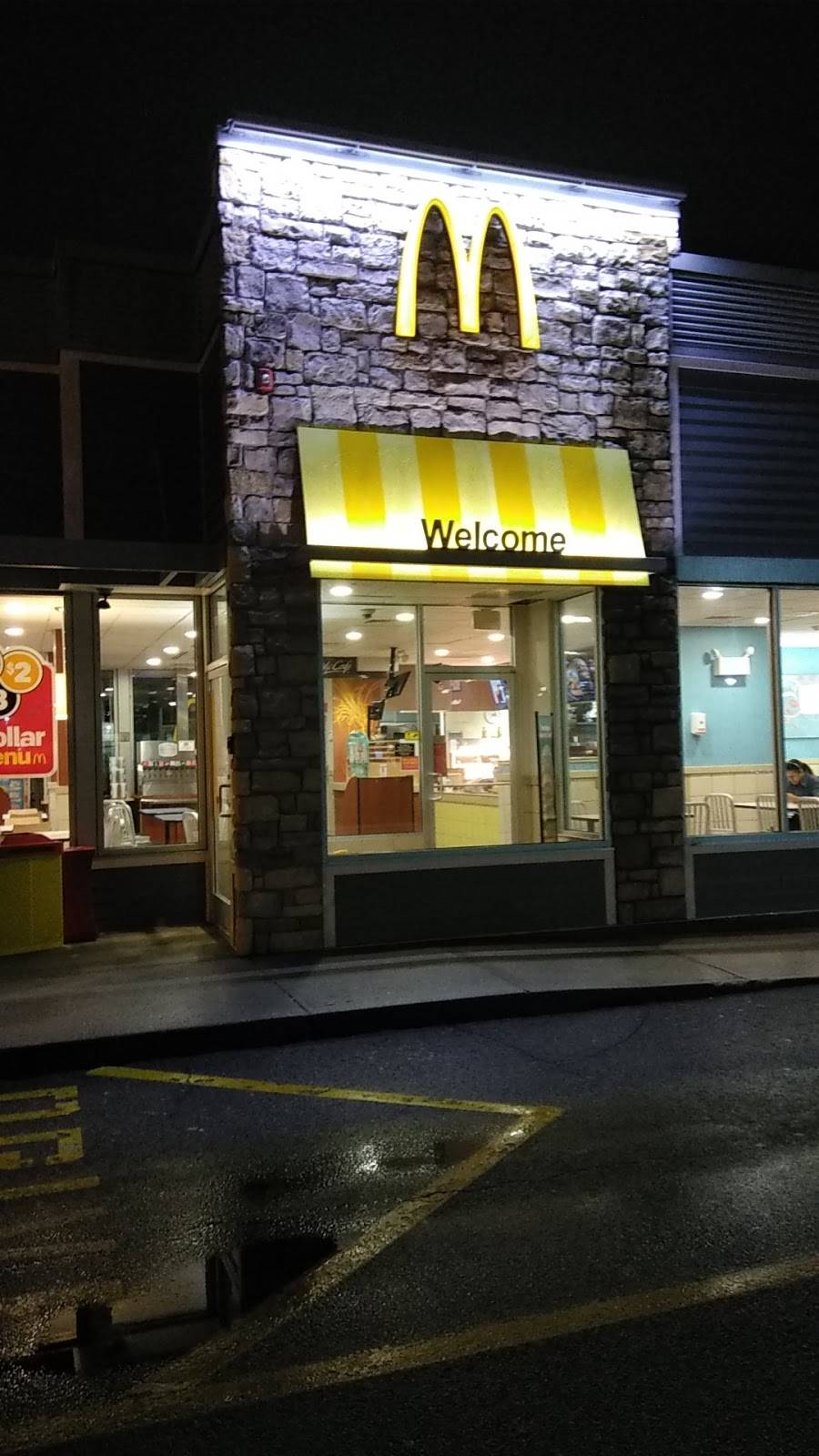 McDonalds | cafe | 1 Traders Way, Salem, MA 01970, USA | 9787449631 OR +1 978-744-9631