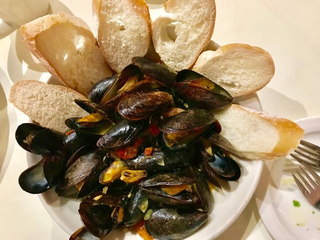 Bella on Houston | restaurant | 204 E Houston St, San Antonio, TX 78205, USA | 2104042355 OR +1 210-404-2355