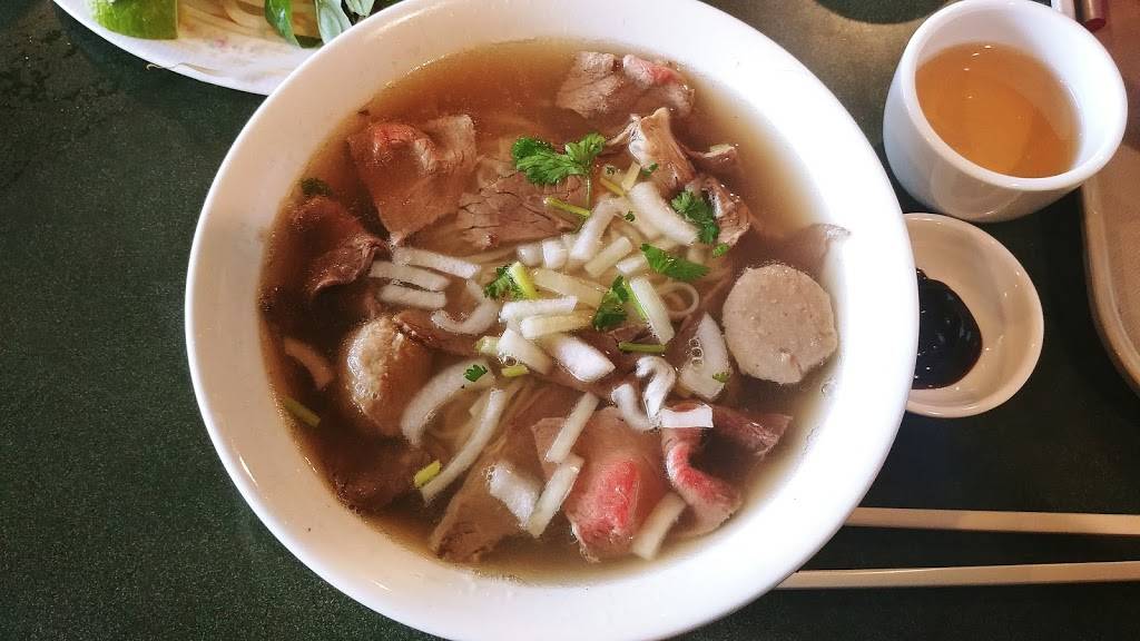 Pho Dau Bo | restaurant | 301 King St E, Kitchener, ON N2G 2L3, Canada | 5195688904 OR +1 519-568-8904