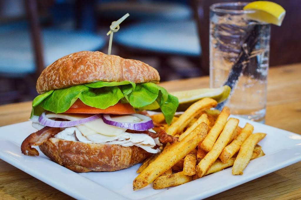 The Continental | restaurant | 111 W Fortune St, Tampa, FL 33602, USA | 8132231351 OR +1 813-223-1351