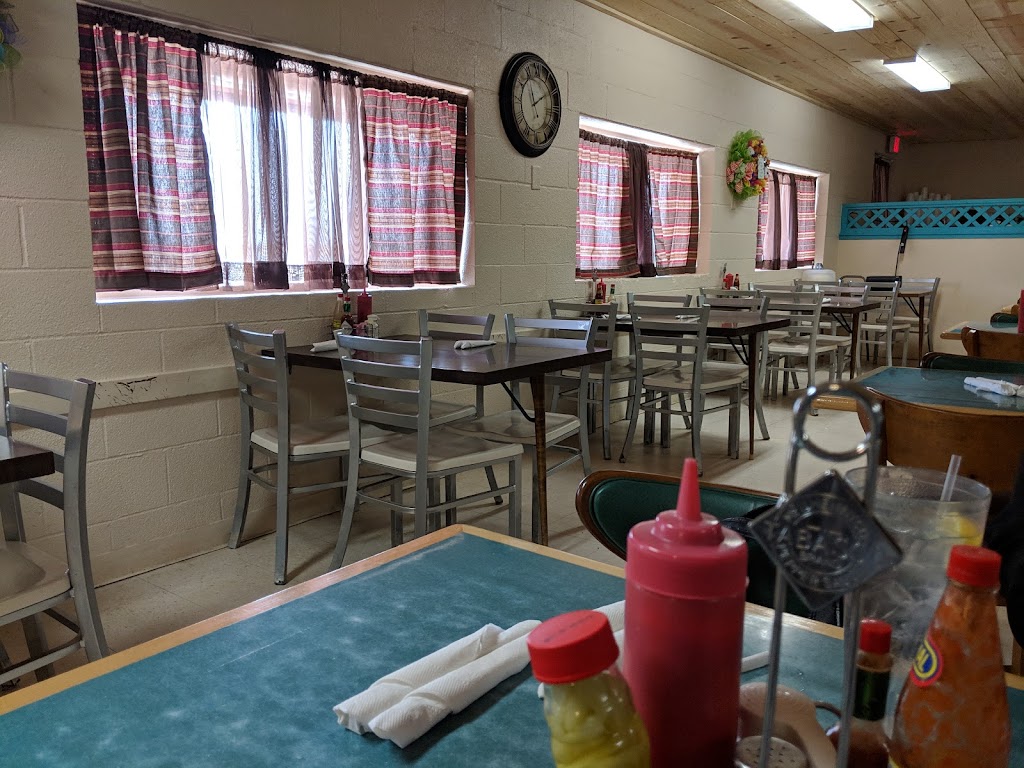 Thad And Paisleys | restaurant | 12237 US-281, Scotland, TX 76379, USA | 9405413663 OR +1 940-541-3663