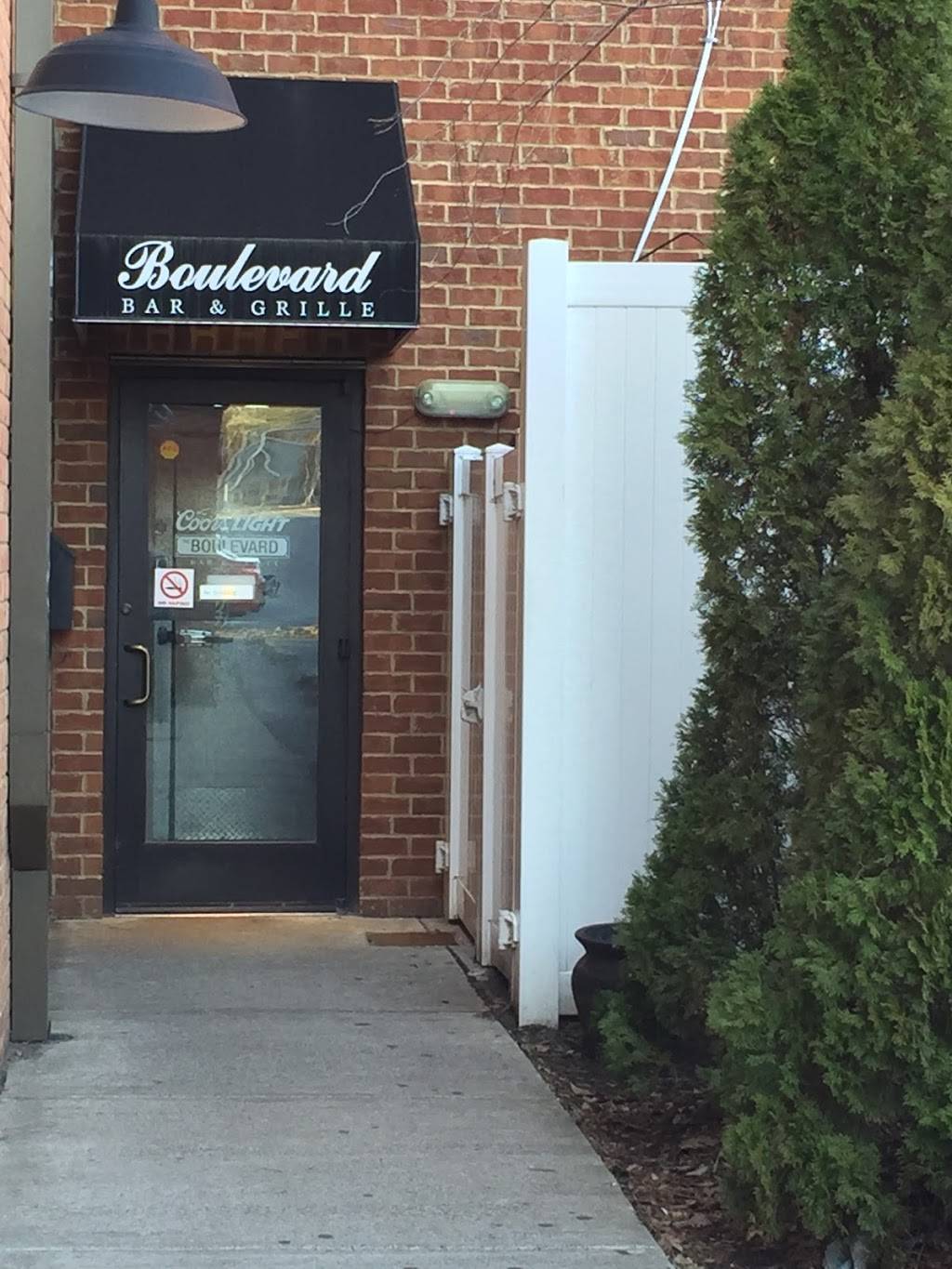 The Boulevard Bar & Grille | restaurant | 2154 Middle Tennessee Blvd, Murfreesboro, TN 37130, USA | 6156248002 OR +1 615-624-8002