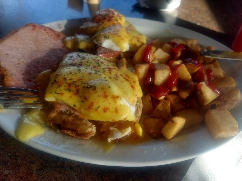 Jons Restaurant | restaurant | 130 Perth St, Brockville, ON K6V 5E3, Canada | 6133429521 OR +1 613-342-9521