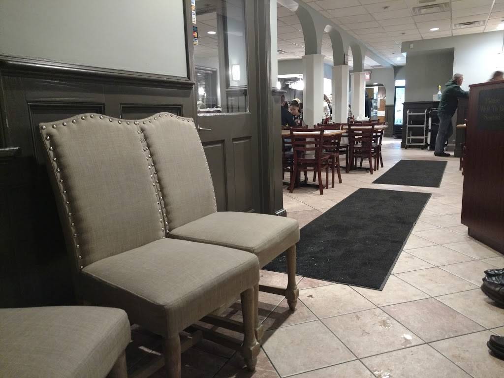 Caravela Family Restaurant | restaurant | 635 S Main St, Fall River, MA 02721, USA | 5082351030 OR +1 508-235-1030