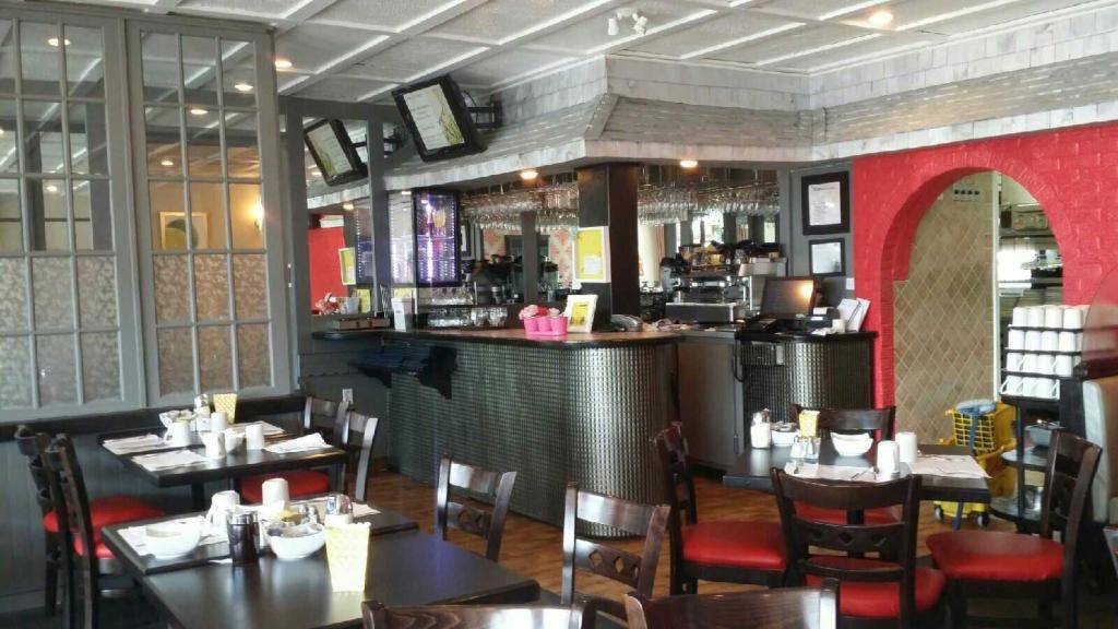 Restaurant Le Friandoeuf Inc | restaurant | 190 Boul Du Cure Labelle, Sainte-Thérèse, QC J7E 2X5, Canada | 4504371261 OR +1 450-437-1261