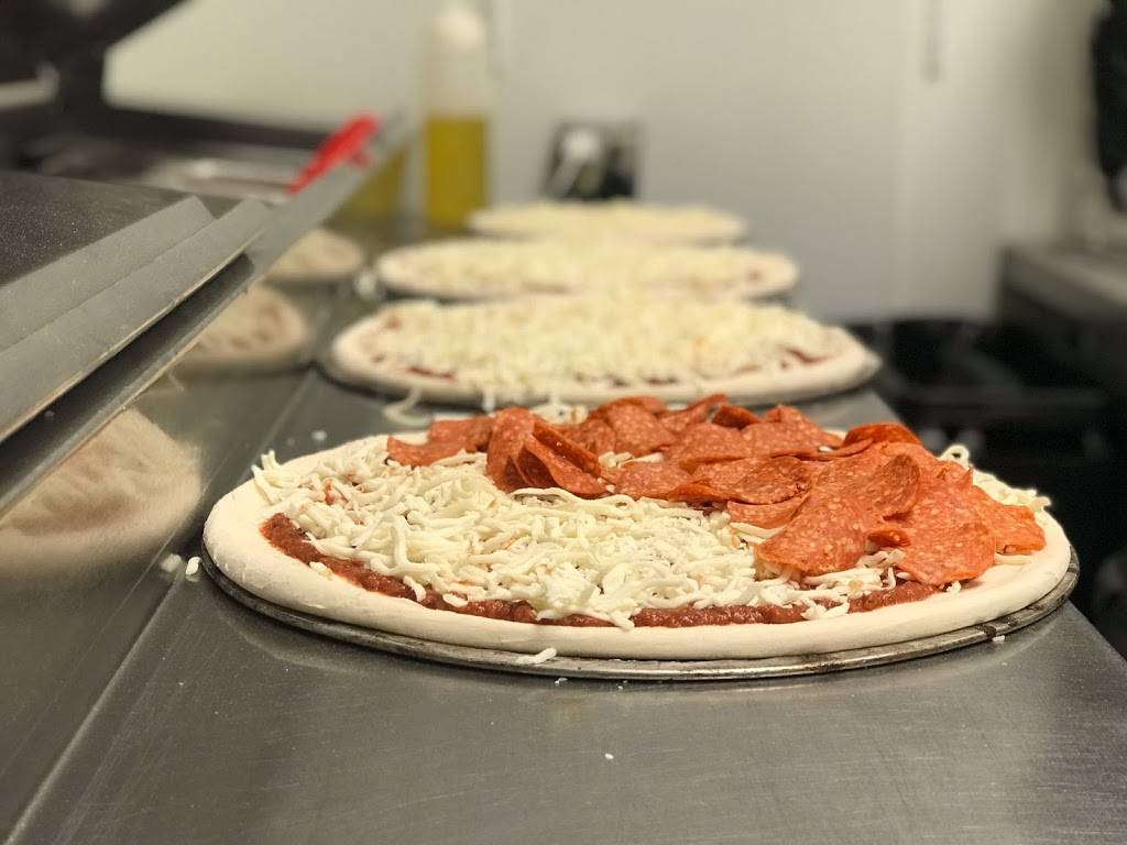 Lucos Pizza | restaurant | 2925 W Republic Rd #100, Springfield, MO 65807, USA | 4173158586 OR +1 417-315-8586