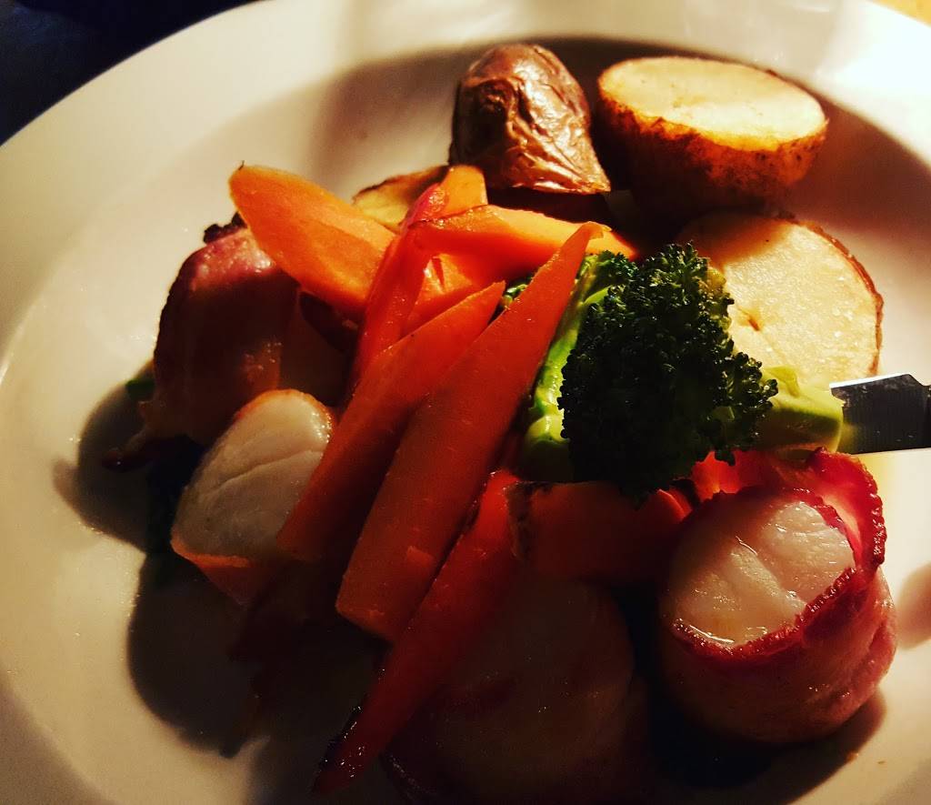 Remingtons Restaurant | restaurant | 425 Merchants Rd, Rochester, NY 14609, USA | 5854824434 OR +1 585-482-4434