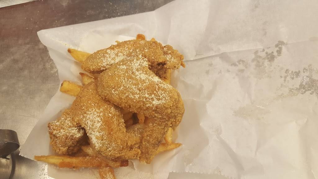 J J Fish & Chicken | restaurant | 9008 W Brown Deer Rd, Milwaukee, WI 53224, USA | 4143551000 OR +1 414-355-1000