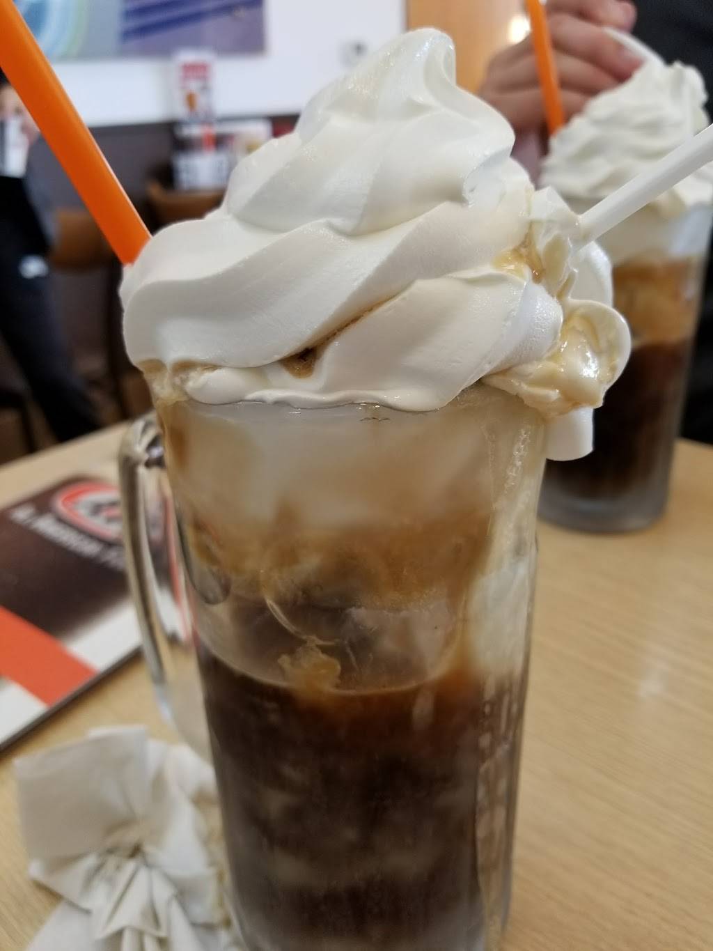 A&W Restaurant | restaurant | 2187 W 9th Ave, Oshkosh, WI 54904, USA | 9202334677 OR +1 920-233-4677