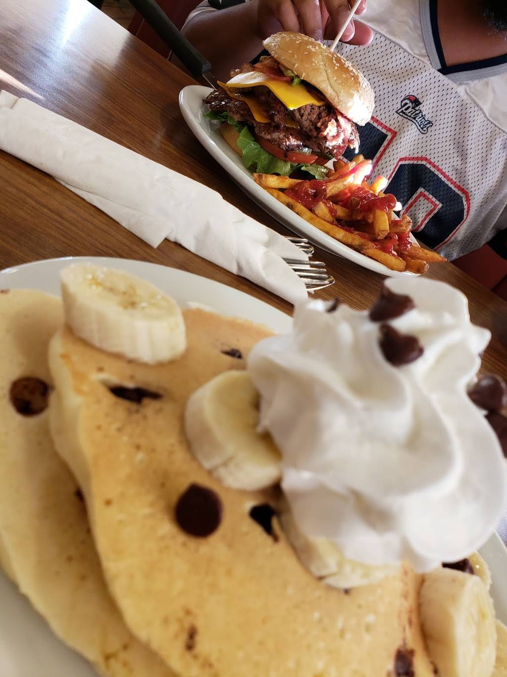 Dennys | restaurant | 2801 N Black Canyon Hwy, Phoenix, AZ 85009, USA | 6022523745 OR +1 602-252-3745