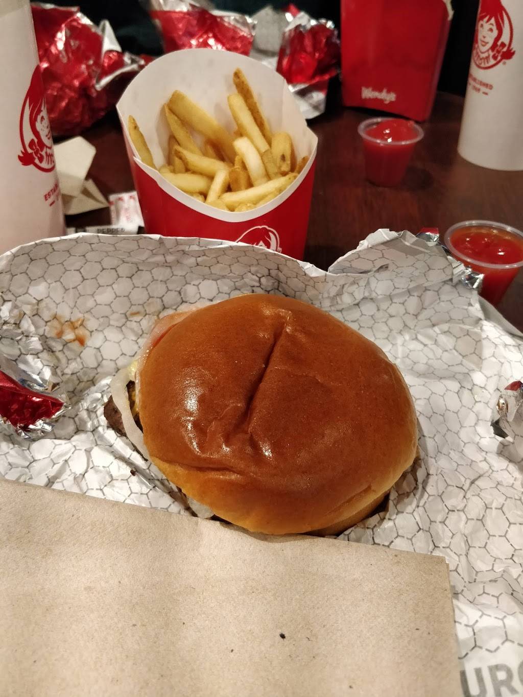 Wendys | restaurant | 1513 Chestnut St, Philadelphia, PA 19102, USA | 2155694087 OR +1 215-569-4087