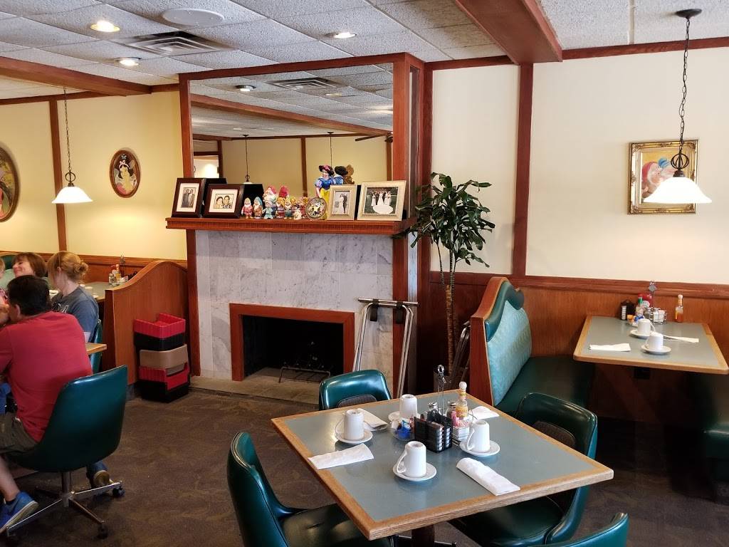 Seven Dwarfs Family Restaurant | restaurant | 917 E Roosevelt Rd, Wheaton, IL 60187, USA | 6306537888 OR +1 630-653-7888