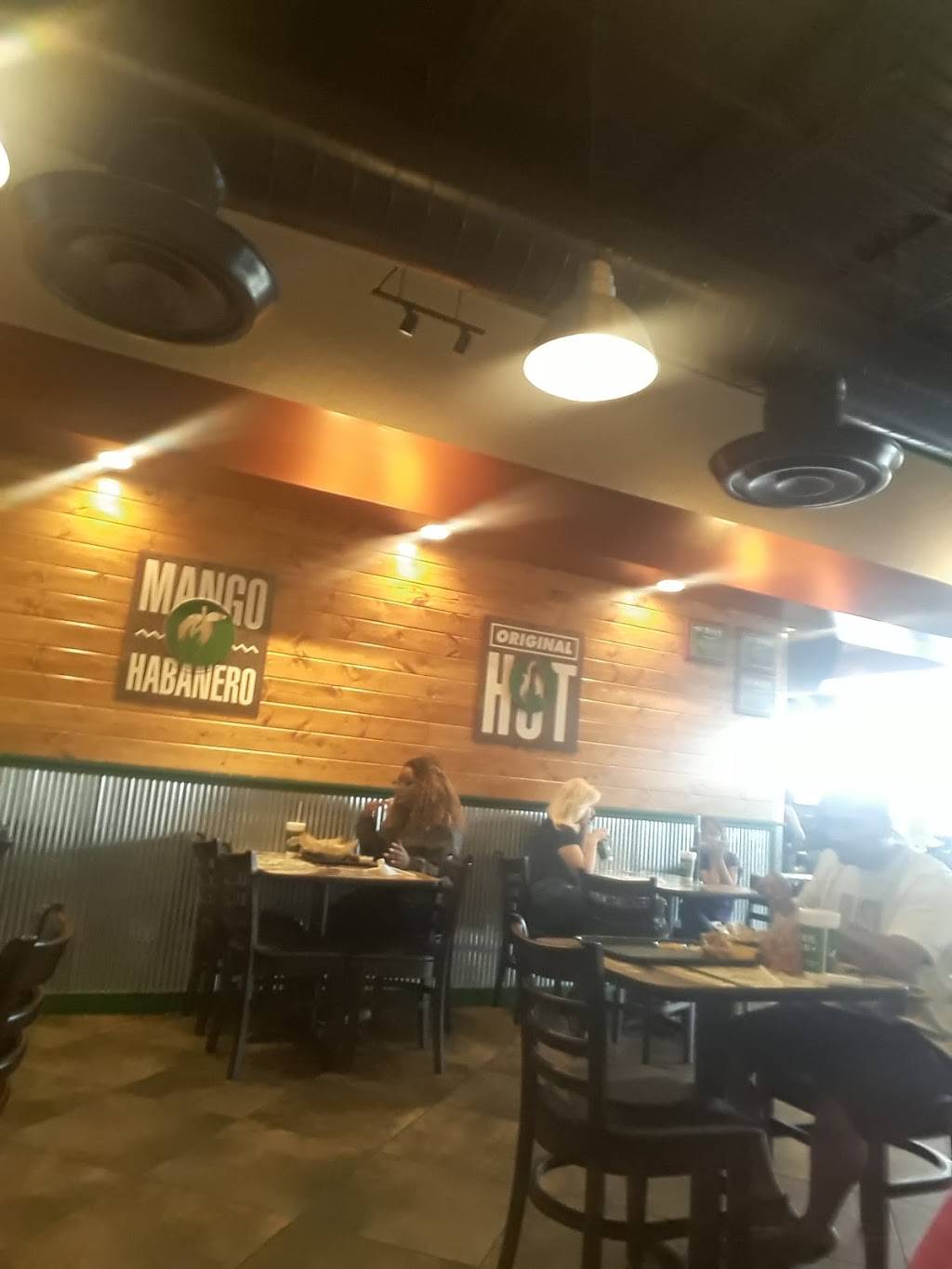 Wingstop | restaurant | 712 Gulfgate Center Mall, Houston, TX 77087, USA | 7136439464 OR +1 713-643-9464