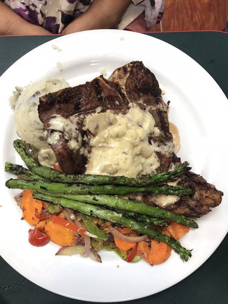 Red Stone Bistro | restaurant | 2635 Whittier Blvd, Los Angeles, CA 90023, USA | 3236852198 OR +1 323-685-2198