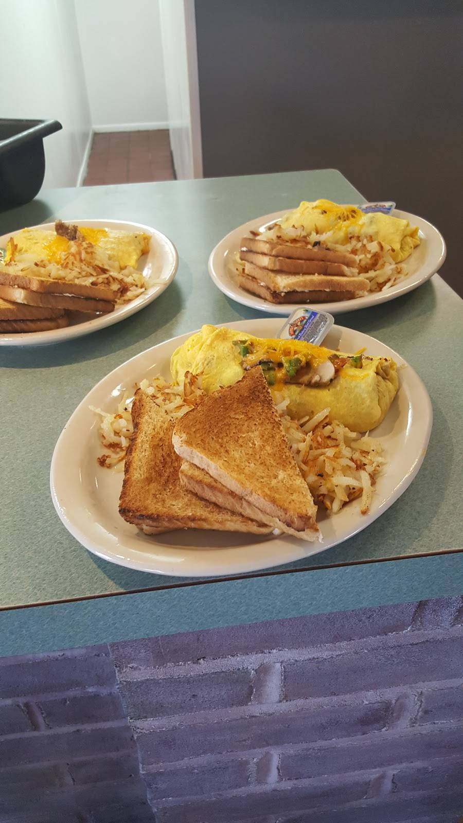 Macs Family Restaurant | restaurant | 3245 Westbourne Dr, Cincinnati, OH 45248, USA | 5138734242 OR +1 513-873-4242