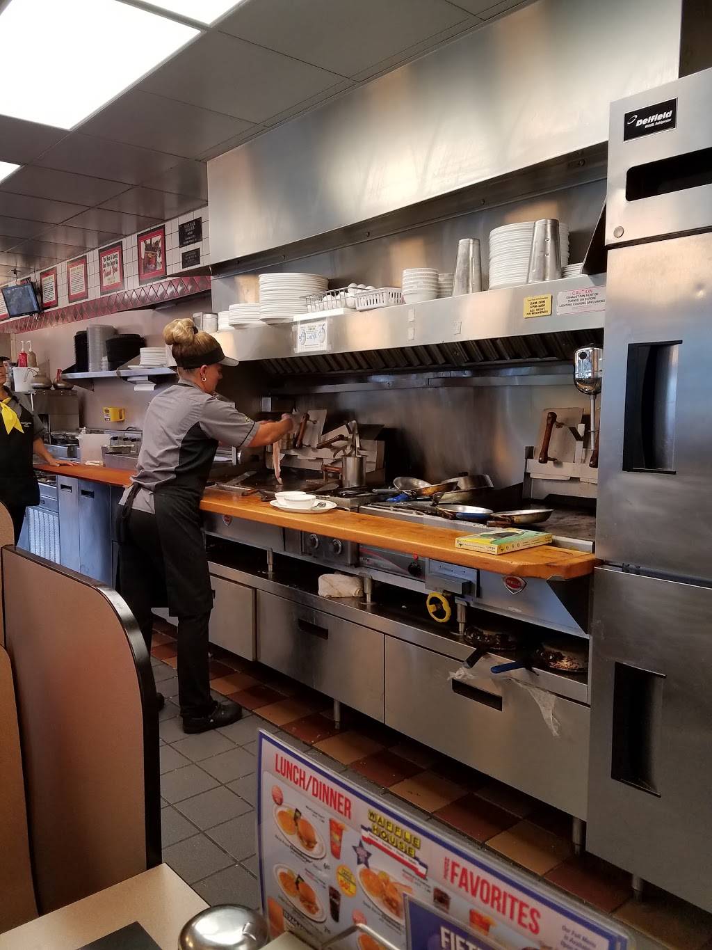 Waffle House | meal takeaway | 1640 Highway 138, GA-138, Loganville, GA 30052, USA | 7707868170 OR +1 770-786-8170