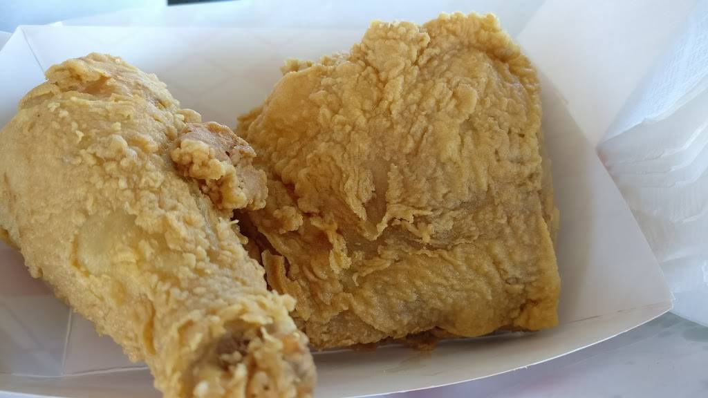 Ches Chicken & Burgers | restaurant | 1045, 4303 S Presa St, San Antonio, TX 78223, USA | 2105337989 OR +1 210-533-7989